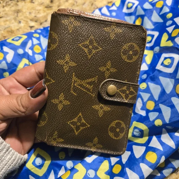 Louis Vuitton Monogram Wallet-WELL LOVED! - Picture 3 of 9